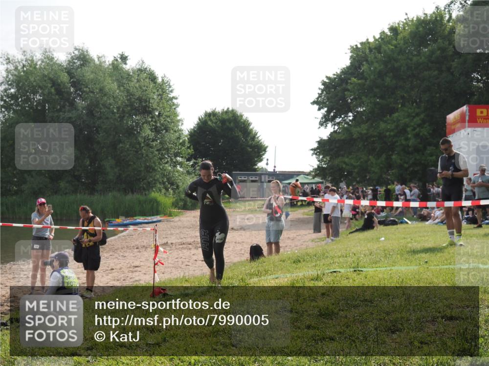 15.06.2025 - 27. Vierlanden-Triathlon KatJ http://msf.ph/oto/7990005 15.06.2025 09:09:24 Schwimmen 224 meine-sportfotos.de