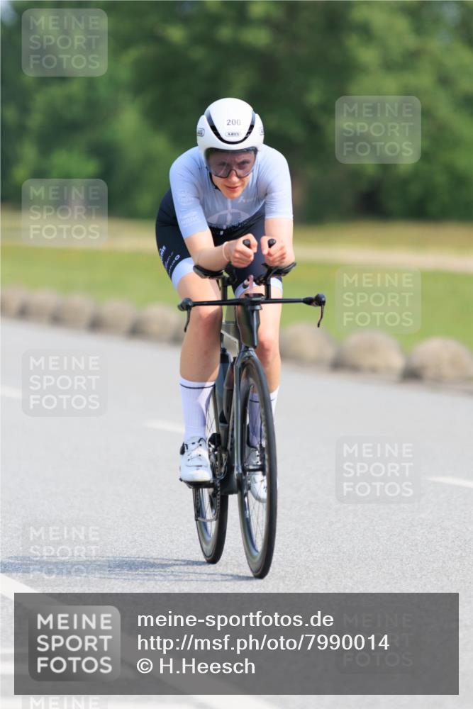 15.06.2025 - 27. Vierlanden-Triathlon H.Heesch http://msf.ph/oto/7990014 15.06.2025 09:44:21 Radfahren 4, 80, 113, 200 meine-sportfotos.de