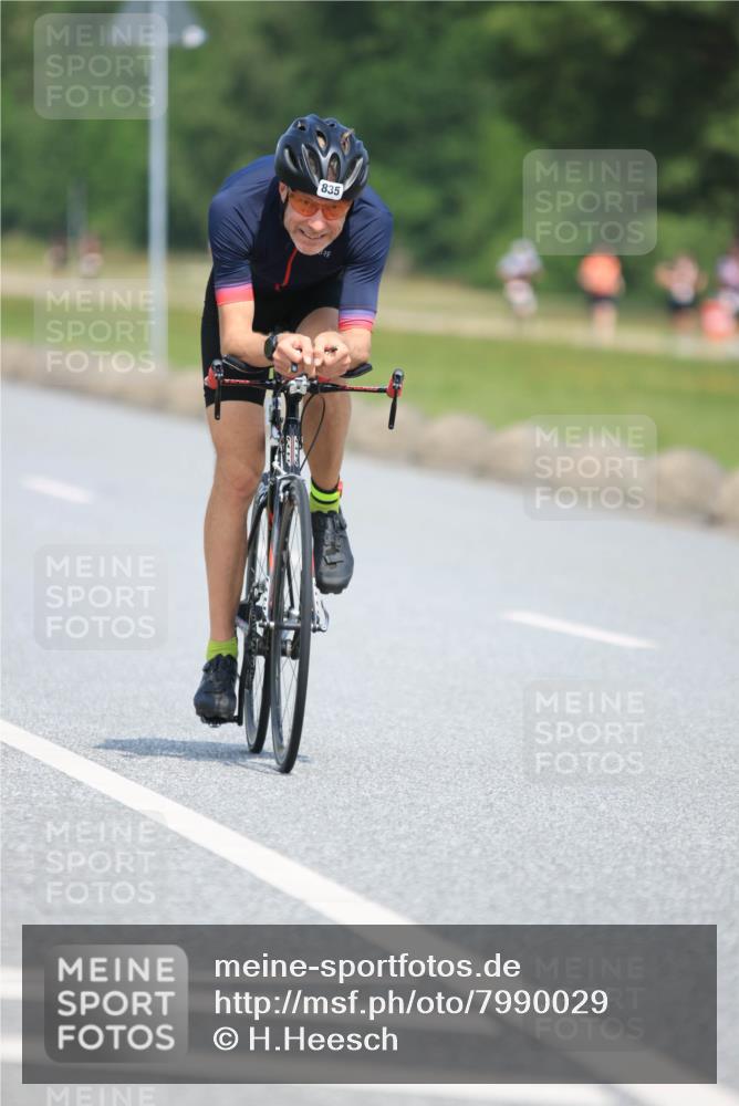 21.06.2025 - 27. Vierlanden-Triathlon H.Heesch http://msf.ph/oto/7990029 15.06.2025 11:49:26 Radfahren 681, 779, 835, 844, 855 meine-sportfotos.de