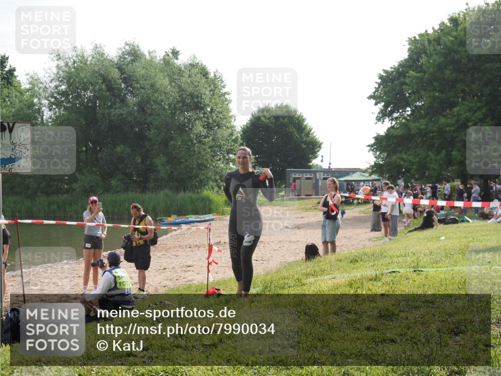 15.06.2025 - 27. Vierlanden-Triathlon KatJ http://msf.ph/oto/7990034 15.06.2025 09:09:25 Schwimmen 224 meine-sportfotos.de