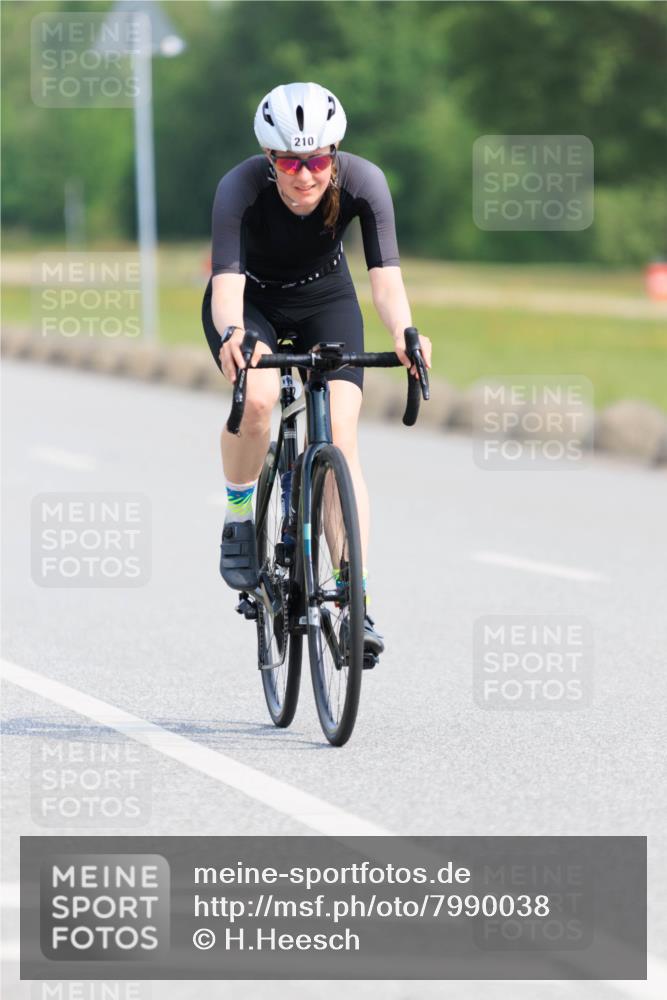 15.06.2025 - 27. Vierlanden-Triathlon H.Heesch http://msf.ph/oto/7990038 15.06.2025 09:44:32 Radfahren 4, 15, 210 meine-sportfotos.de