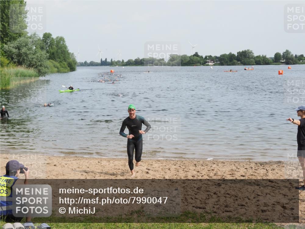 21.06.2025 - 27. Vierlanden-Triathlon MichiJ http://msf.ph/oto/7990047 15.06.2026 09:52:45 Schwimmen 313 meine-sportfotos.de