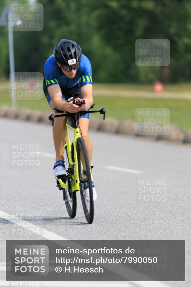 15.06.2025 - 27. Vierlanden-Triathlon H.Heesch http://msf.ph/oto/7990050 15.06.2025 09:44:40 Radfahren 8, 15, 16 meine-sportfotos.de