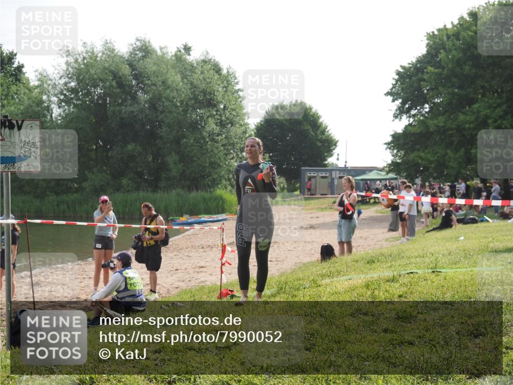 15.06.2025 - 27. Vierlanden-Triathlon KatJ http://msf.ph/oto/7990052 15.06.2025 09:09:25 Schwimmen 224 meine-sportfotos.de