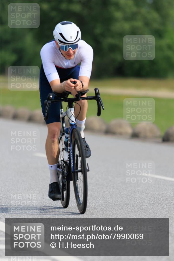 15.06.2025 - 27. Vierlanden-Triathlon H.Heesch http://msf.ph/oto/7990069 15.06.2025 09:44:49 Radfahren 8, 16, 86, 171 meine-sportfotos.de