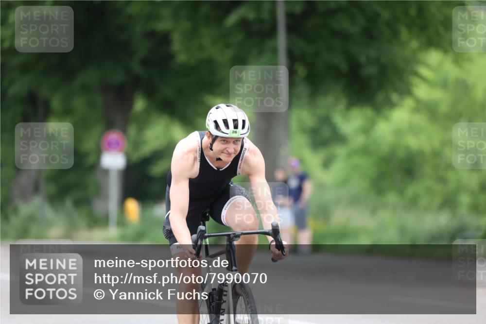 15.06.2025 - 7 Türme Triathlon Yannick Fuchs http://msf.ph/oto/7990070 15.06.2025 11:51:52 Radfahren 252, 271, 316 meine-sportfotos.de