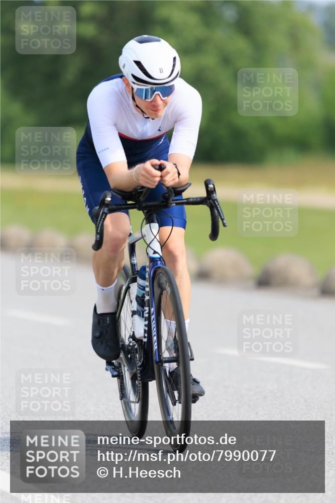 15.06.2025 - 27. Vierlanden-Triathlon H.Heesch http://msf.ph/oto/7990077 15.06.2025 09:44:49 Radfahren 8, 16, 86, 171 meine-sportfotos.de