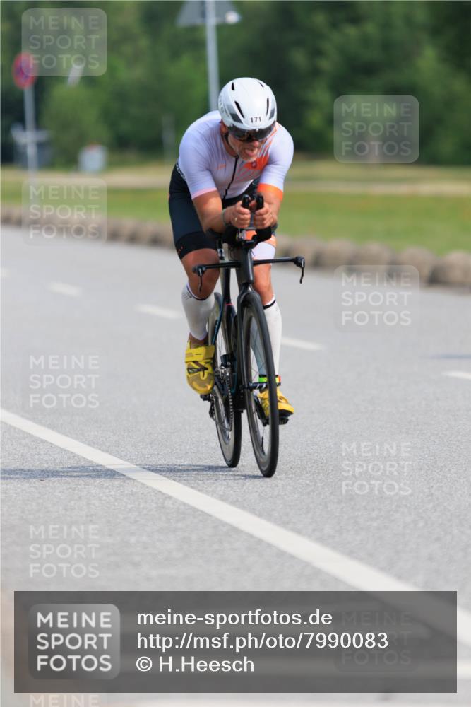 15.06.2025 - 27. Vierlanden-Triathlon H.Heesch http://msf.ph/oto/7990083 15.06.2025 09:44:52 Radfahren 8, 86, 171 meine-sportfotos.de