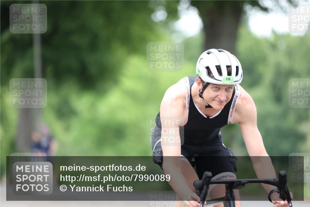 15.06.2025 - 7 Türme Triathlon Yannick Fuchs http://msf.ph/oto/7990089 15.06.2025 11:51:52 Radfahren 252, 271, 316 meine-sportfotos.de