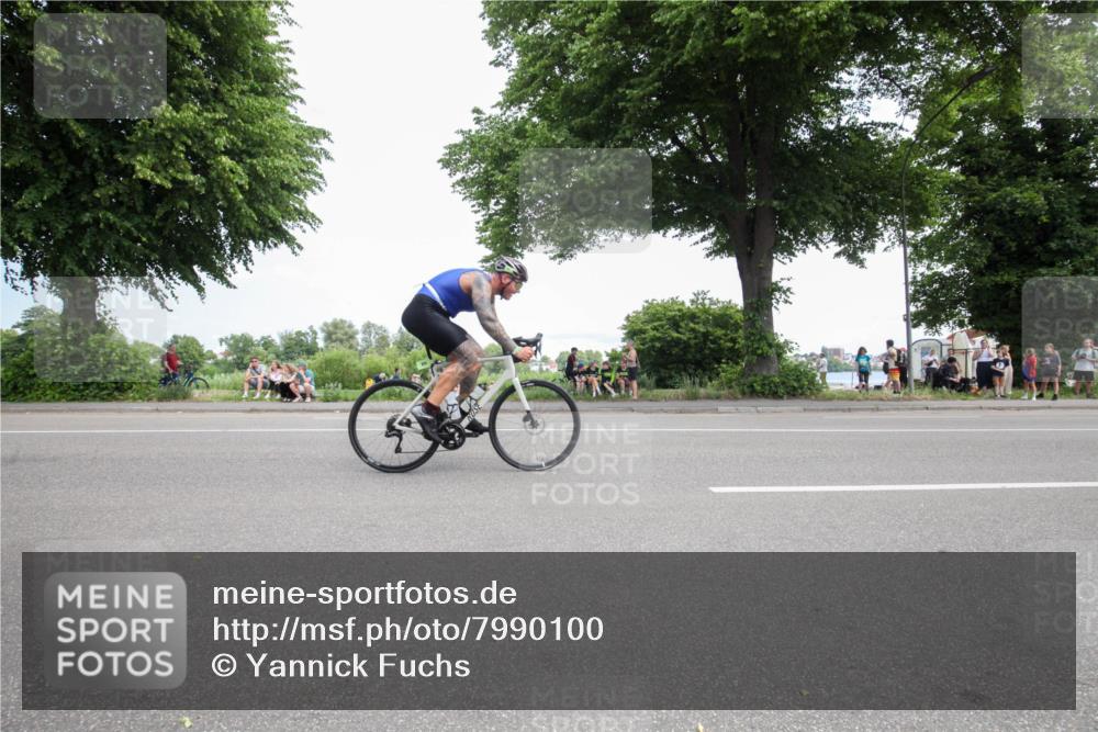 15.06.2025 - 7 Türme Triathlon Yannick Fuchs http://msf.ph/oto/7990100 15.06.2025 13:11:22 Radfahren 243, 304, 973 meine-sportfotos.de