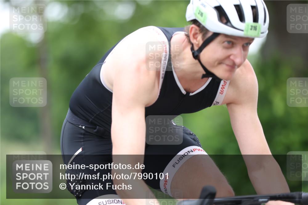 15.06.2025 - 7 Türme Triathlon Yannick Fuchs http://msf.ph/oto/7990101 15.06.2025 11:51:52 Radfahren 252, 271, 316 meine-sportfotos.de