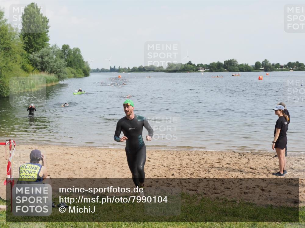 21.06.2025 - 27. Vierlanden-Triathlon MichiJ http://msf.ph/oto/7990104 15.06.2026 09:52:47 Schwimmen 313 meine-sportfotos.de