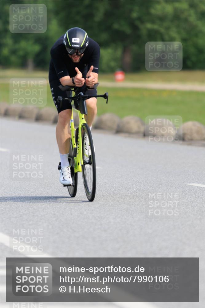 15.06.2025 - 27. Vierlanden-Triathlon H.Heesch http://msf.ph/oto/7990106 15.06.2025 09:44:57 Radfahren 20, 37, 86 meine-sportfotos.de