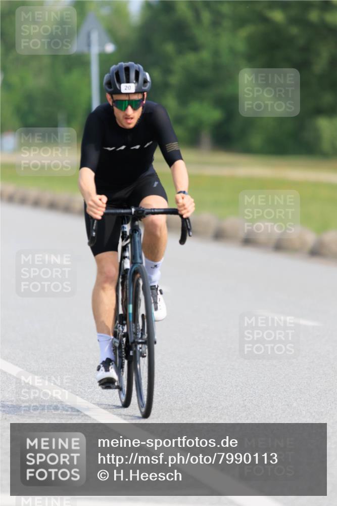 15.06.2025 - 27. Vierlanden-Triathlon H.Heesch http://msf.ph/oto/7990113 15.06.2025 09:45:06 Radfahren 20, 37 meine-sportfotos.de