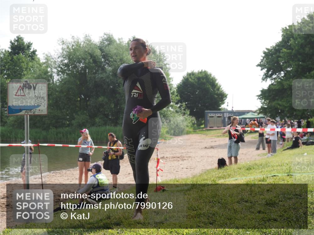 15.06.2025 - 27. Vierlanden-Triathlon KatJ http://msf.ph/oto/7990126 15.06.2025 09:09:27 Schwimmen 224 meine-sportfotos.de
