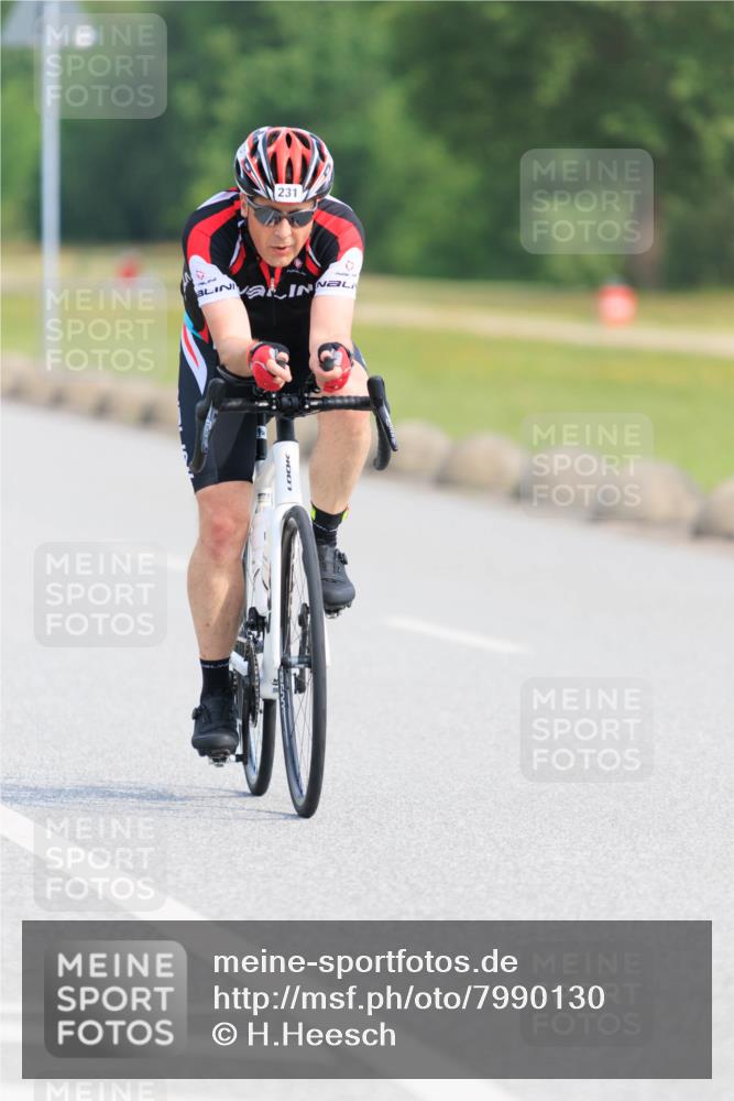 15.06.2025 - 27. Vierlanden-Triathlon H.Heesch http://msf.ph/oto/7990130 15.06.2025 09:45:37 Radfahren 214, 231 meine-sportfotos.de