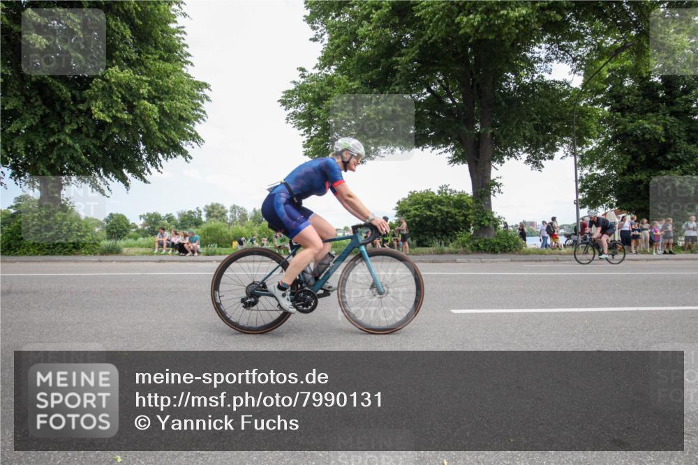 15.06.2025 - 7 Türme Triathlon Yannick Fuchs http://msf.ph/oto/7990131 15.06.2025 13:11:41 Radfahren 254, 352, 382, 415, 465, 601, 668, 1189 meine-sportfotos.de
