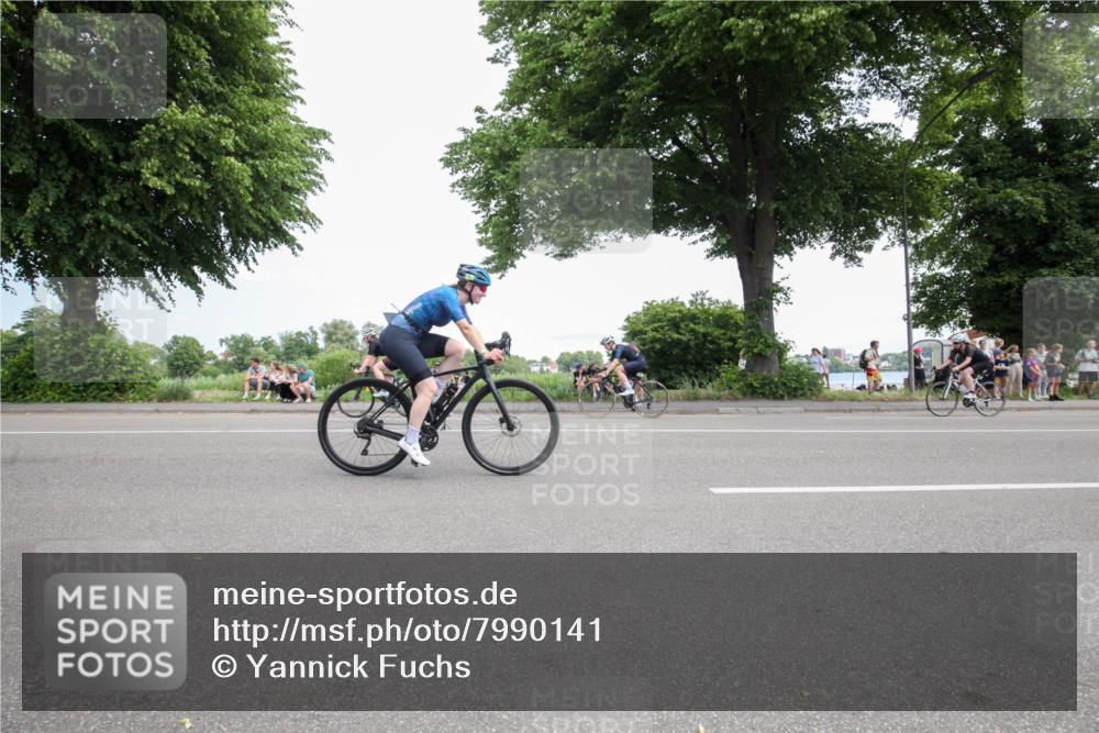 15.06.2025 - 7 Türme Triathlon Yannick Fuchs http://msf.ph/oto/7990141 15.06.2025 13:11:42 Radfahren 254, 352, 382, 415, 465, 601, 668, 1189 meine-sportfotos.de