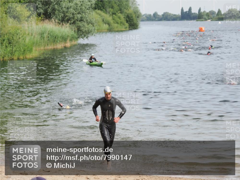 21.06.2025 - 27. Vierlanden-Triathlon MichiJ http://msf.ph/oto/7990147 15.06.2026 09:52:55 Schwimmen 328 meine-sportfotos.de
