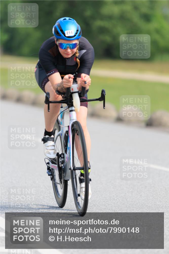 15.06.2025 - 27. Vierlanden-Triathlon H.Heesch http://msf.ph/oto/7990148 15.06.2025 09:45:42 Radfahren 214, 223 meine-sportfotos.de