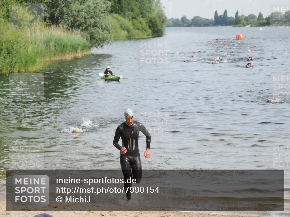 21.06.2025 - 27. Vierlanden-Triathlon MichiJ http://msf.ph/oto/7990154 15.06.2026 09:52:55 Schwimmen 328 meine-sportfotos.de