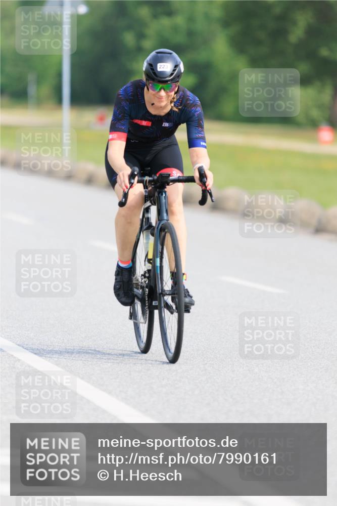 15.06.2025 - 27. Vierlanden-Triathlon H.Heesch http://msf.ph/oto/7990161 15.06.2025 09:45:49 Radfahren 19, 78, 108, 223 meine-sportfotos.de