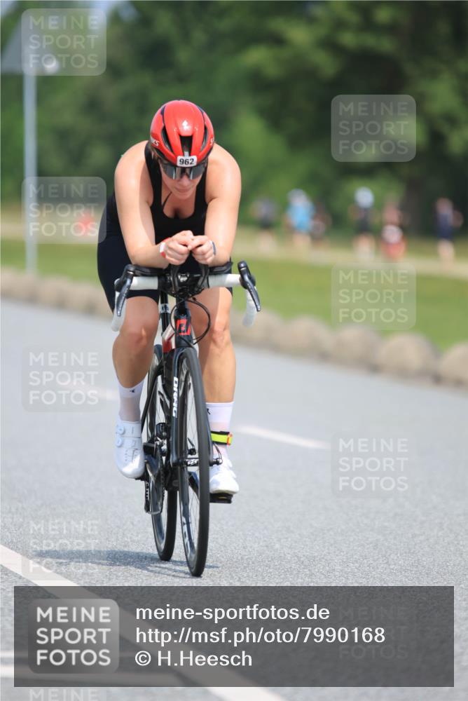 21.06.2025 - 27. Vierlanden-Triathlon H.Heesch http://msf.ph/oto/7990168 15.06.2025 11:49:53 Radfahren 747, 786, 820, 962 meine-sportfotos.de