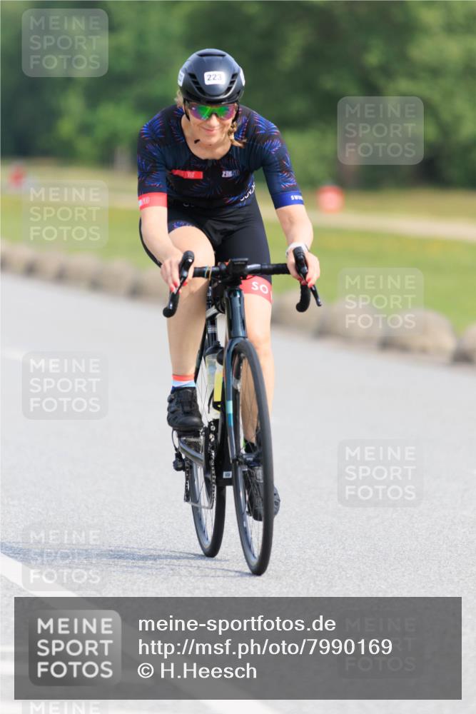 15.06.2025 - 27. Vierlanden-Triathlon H.Heesch http://msf.ph/oto/7990169 15.06.2025 09:45:50 Radfahren 19, 78, 108, 223 meine-sportfotos.de