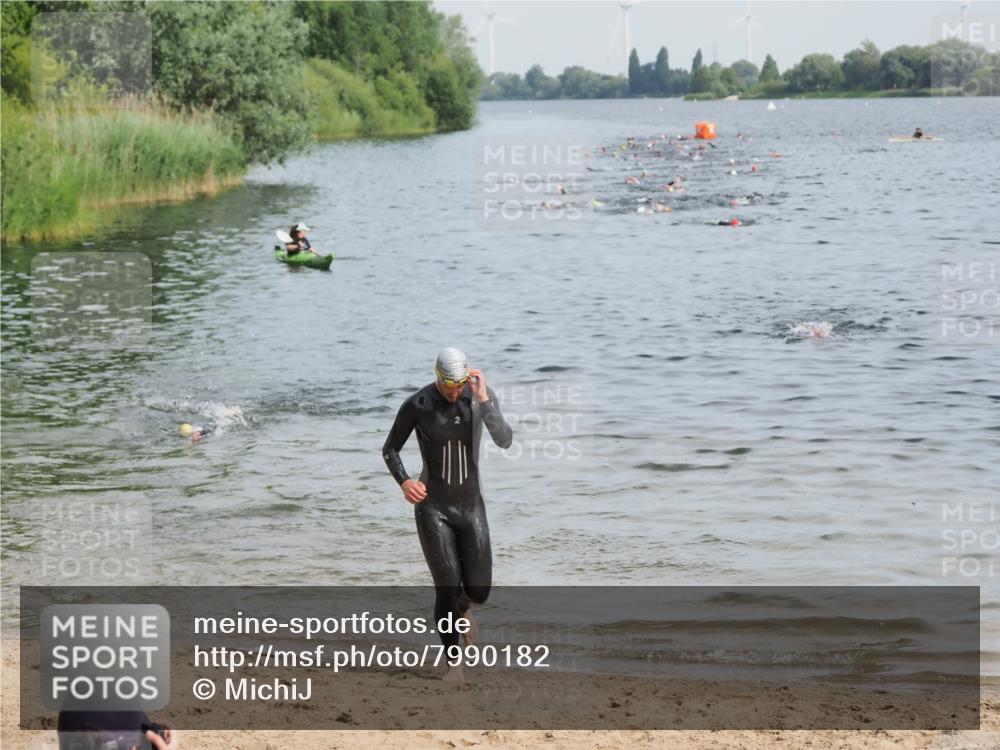 21.06.2025 - 27. Vierlanden-Triathlon MichiJ http://msf.ph/oto/7990182 15.06.2026 09:52:56 Schwimmen 328 meine-sportfotos.de