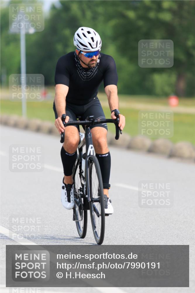 15.06.2025 - 27. Vierlanden-Triathlon H.Heesch http://msf.ph/oto/7990191 15.06.2025 09:46:16 Radfahren 14, 51, 69, 181, 226 meine-sportfotos.de