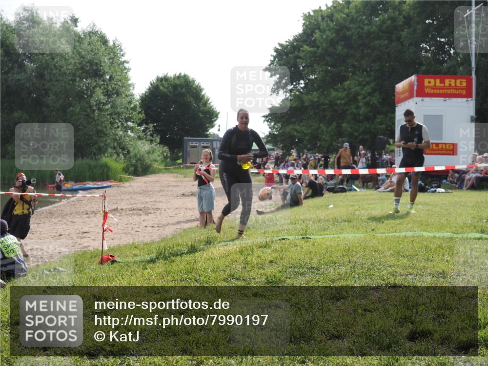 15.06.2025 - 27. Vierlanden-Triathlon KatJ http://msf.ph/oto/7990197 15.06.2025 09:10:22 Schwimmen 213, 250 meine-sportfotos.de