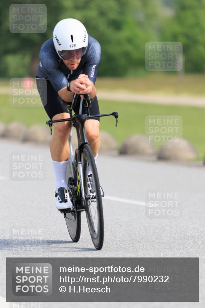 15.06.2025 - 27. Vierlanden-Triathlon H.Heesch http://msf.ph/oto/7990232 15.06.2025 09:46:31 Radfahren 120 meine-sportfotos.de