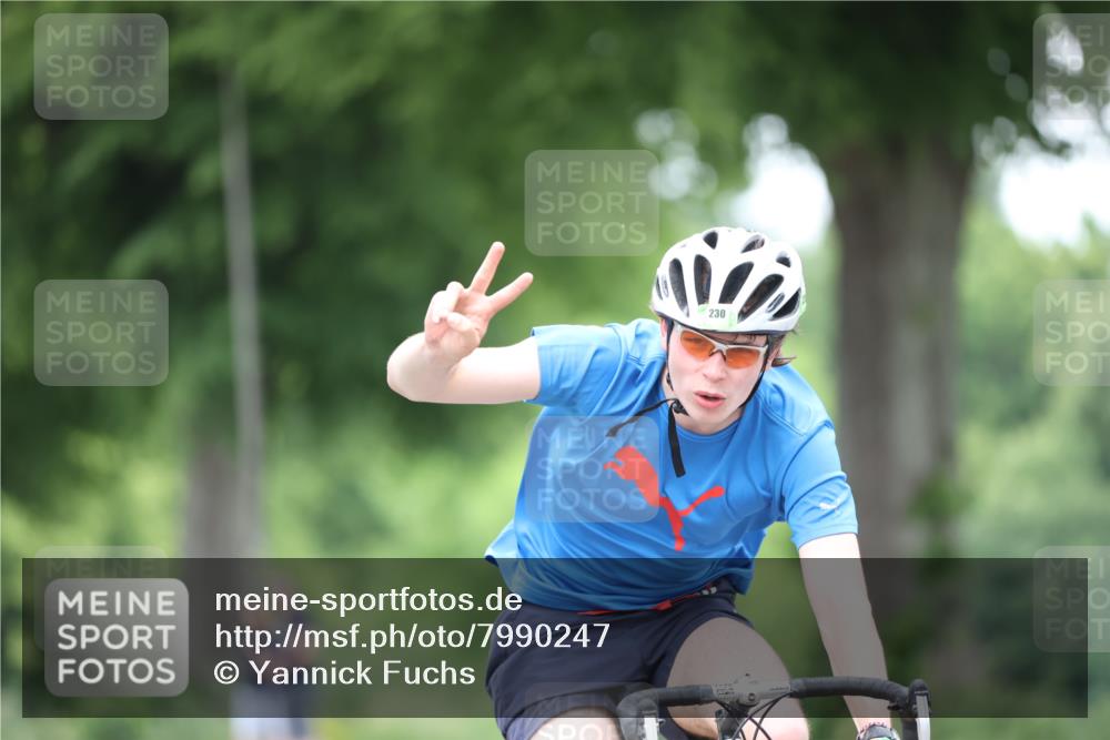 15.06.2025 - 7 Türme Triathlon Yannick Fuchs http://msf.ph/oto/7990247 15.06.2025 11:52:18 Radfahren 230, 298 meine-sportfotos.de
