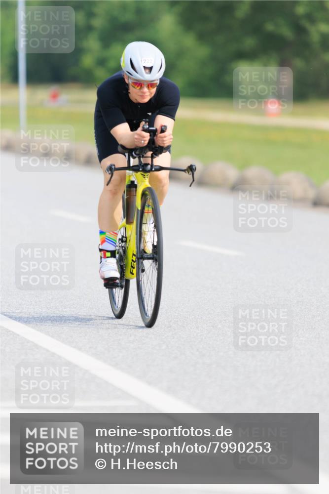 15.06.2025 - 27. Vierlanden-Triathlon H.Heesch http://msf.ph/oto/7990253 15.06.2025 09:46:44 Radfahren 36, 149, 222 meine-sportfotos.de