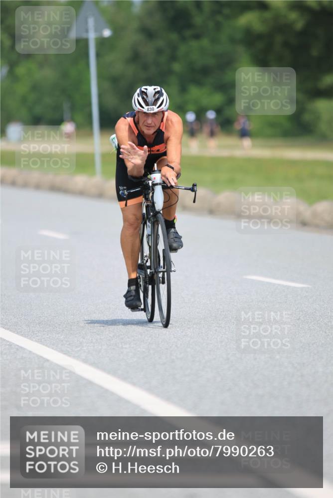 21.06.2025 - 27. Vierlanden-Triathlon H.Heesch http://msf.ph/oto/7990263 15.06.2025 11:50:06 Radfahren 714, 738, 819, 830, 832, 953 meine-sportfotos.de