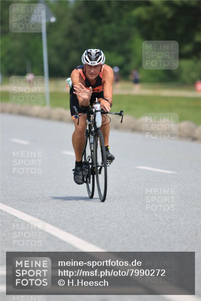 21.06.2025 - 27. Vierlanden-Triathlon H.Heesch http://msf.ph/oto/7990272 15.06.2025 11:50:06 Radfahren 714, 738, 819, 830, 832, 953 meine-sportfotos.de
