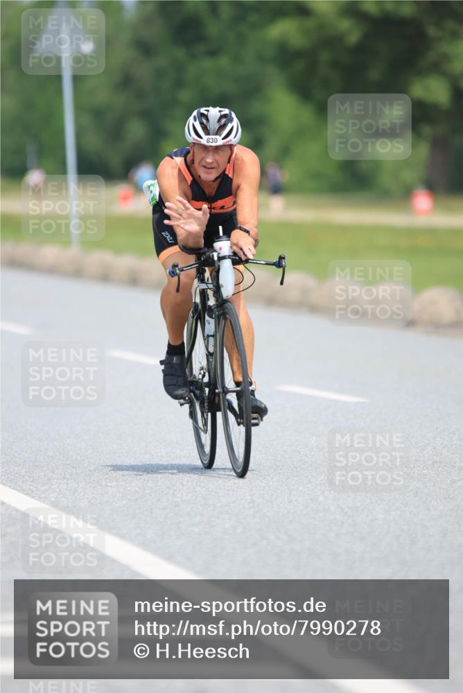 21.06.2025 - 27. Vierlanden-Triathlon H.Heesch http://msf.ph/oto/7990278 15.06.2025 11:50:06 Radfahren 714, 738, 819, 830, 832, 953 meine-sportfotos.de