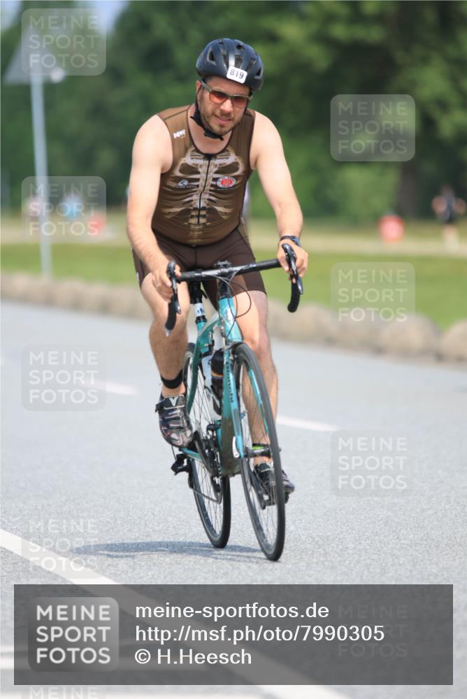 21.06.2025 - 27. Vierlanden-Triathlon H.Heesch http://msf.ph/oto/7990305 15.06.2025 11:50:09 Radfahren 729, 766, 819, 830, 953 meine-sportfotos.de