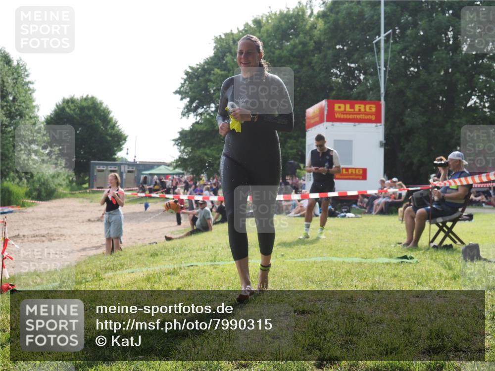 15.06.2025 - 27. Vierlanden-Triathlon KatJ http://msf.ph/oto/7990315 15.06.2025 09:10:24 Schwimmen 213, 218, 250 meine-sportfotos.de