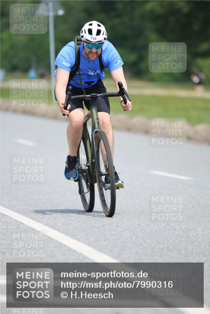 21.06.2025 - 27. Vierlanden-Triathlon H.Heesch http://msf.ph/oto/7990316 15.06.2025 11:50:15 Radfahren 670, 729, 731, 766, 783 meine-sportfotos.de