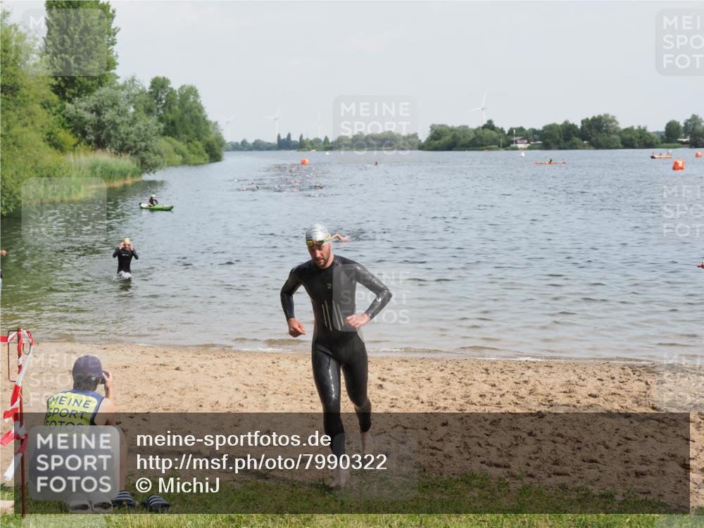 21.06.2025 - 27. Vierlanden-Triathlon MichiJ http://msf.ph/oto/7990322 15.06.2026 09:52:59 Schwimmen 328 meine-sportfotos.de