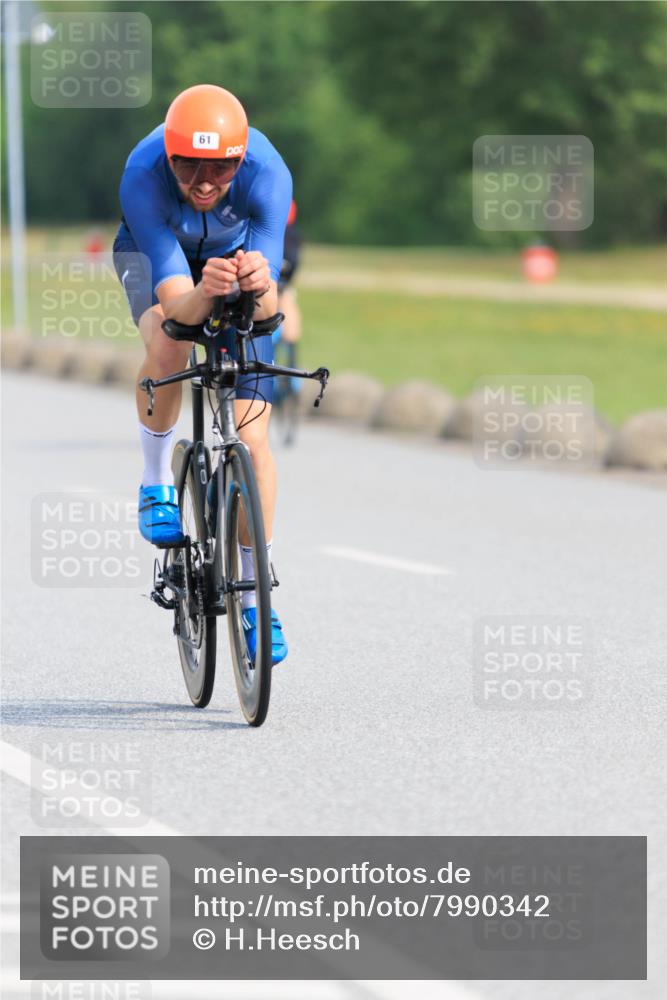 15.06.2025 - 27. Vierlanden-Triathlon H.Heesch http://msf.ph/oto/7990342 15.06.2025 09:47:01 Radfahren 61, 212, 242 meine-sportfotos.de
