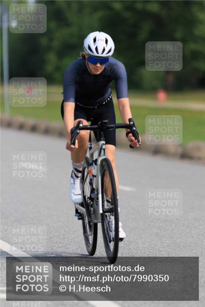 15.06.2025 - 27. Vierlanden-Triathlon H.Heesch http://msf.ph/oto/7990350 15.06.2025 09:47:03 Radfahren 61, 212, 242 meine-sportfotos.de