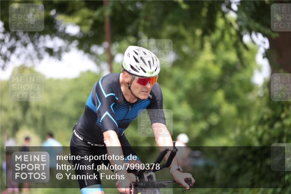 15.06.2025 - 7 Türme Triathlon Yannick Fuchs http://msf.ph/oto/7990378 15.06.2025 13:03:46 Radfahren 218, 250, 409, 516, 619, 1103 meine-sportfotos.de