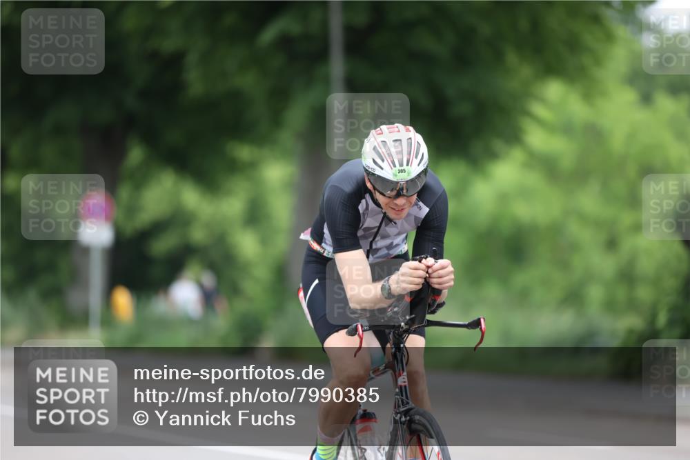 15.06.2025 - 7 Türme Triathlon Yannick Fuchs http://msf.ph/oto/7990385 15.06.2025 11:53:11 Radfahren 270, 305, 325 meine-sportfotos.de