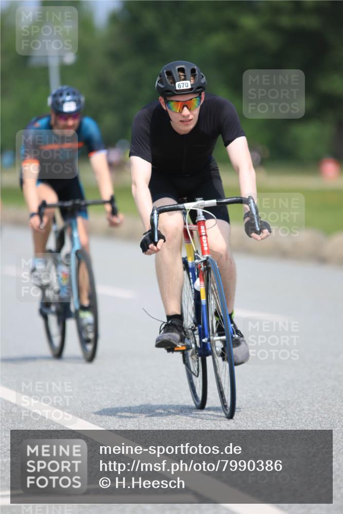 21.06.2025 - 27. Vierlanden-Triathlon H.Heesch http://msf.ph/oto/7990386 15.06.2025 11:50:18 Radfahren 670, 729, 731, 766, 783 meine-sportfotos.de