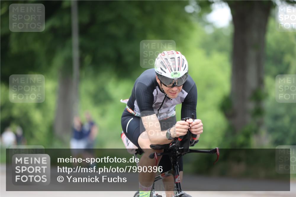 15.06.2025 - 7 Türme Triathlon Yannick Fuchs http://msf.ph/oto/7990396 15.06.2025 11:53:11 Radfahren 270, 305, 325 meine-sportfotos.de