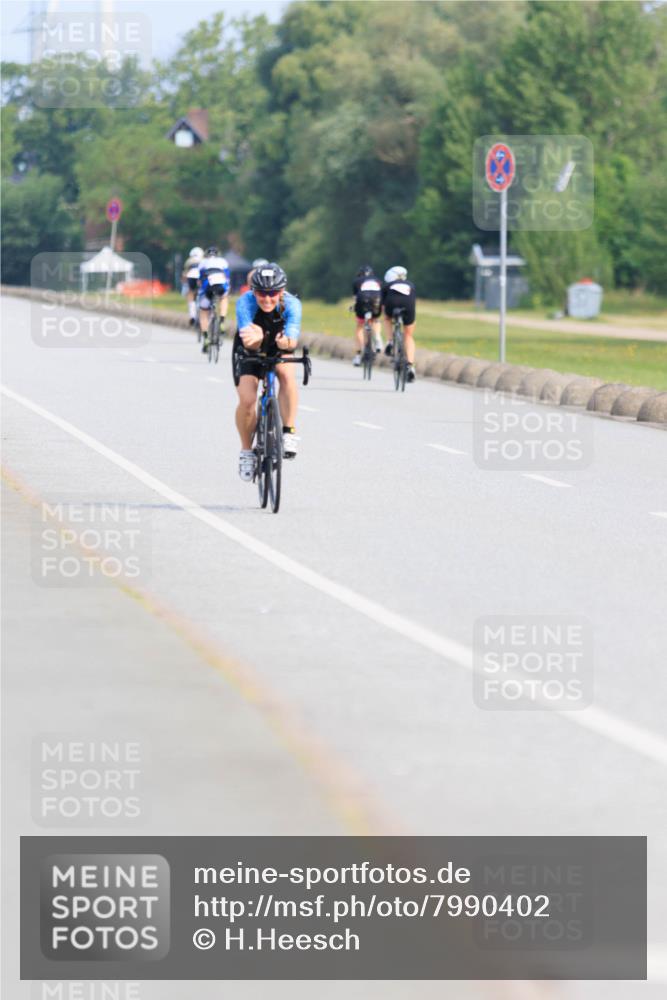 15.06.2025 - 27. Vierlanden-Triathlon H.Heesch http://msf.ph/oto/7990402 15.06.2025 09:48:00 Radfahren 219 meine-sportfotos.de