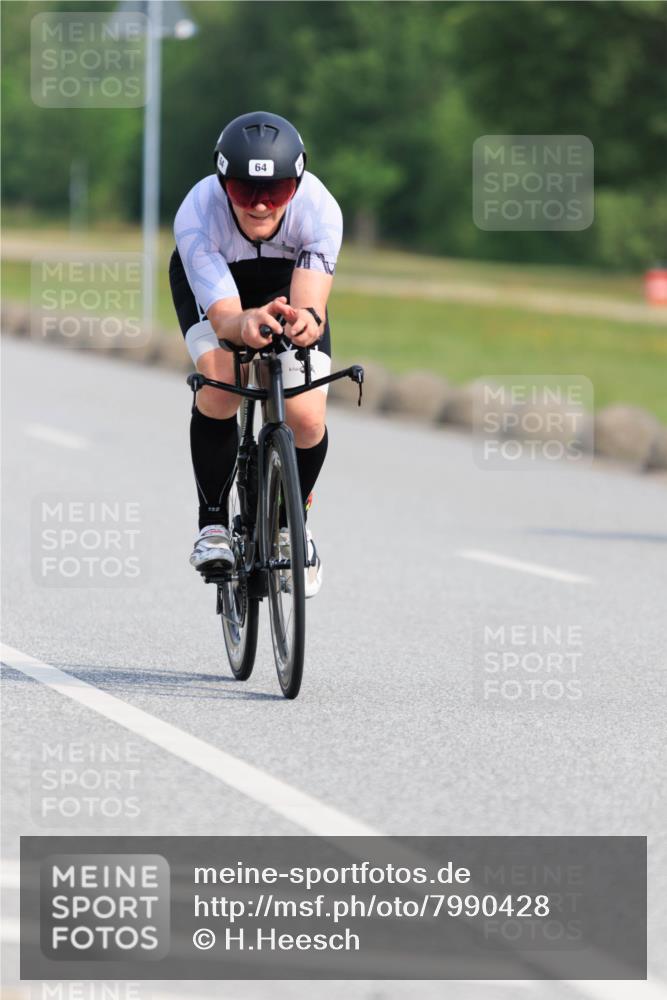 15.06.2025 - 27. Vierlanden-Triathlon H.Heesch http://msf.ph/oto/7990428 15.06.2025 09:48:14 Radfahren 6, 60, 64, 206, 246 meine-sportfotos.de