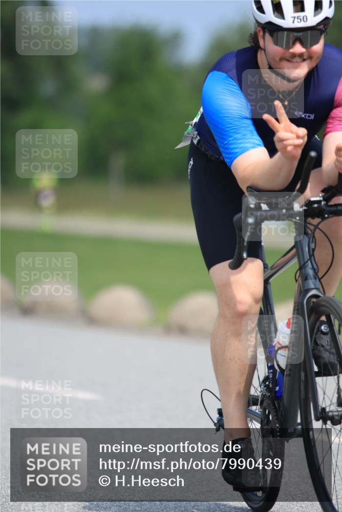 21.06.2025 - 27. Vierlanden-Triathlon H.Heesch http://msf.ph/oto/7990439 15.06.2025 11:50:46 Radfahren 750, 769 meine-sportfotos.de